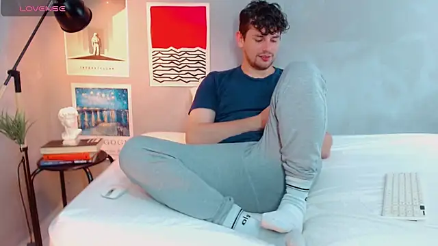 Snapshot of Elio555 chatting on 10.18.25 Elio555 online show from 10.18.25