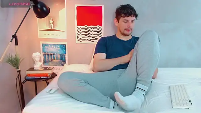 Snapshot of Elio555 chatting on 10.19.25 Elio555 online show from 10.19.25