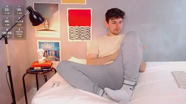 Snapshot of Elio555 chatting on 10.25.25 Elio555 online show from 10.25.25