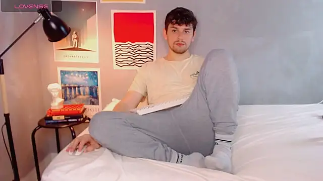 Snapshot of Elio555 chatting on 10.26.25 Elio555 online show from 10.26.25