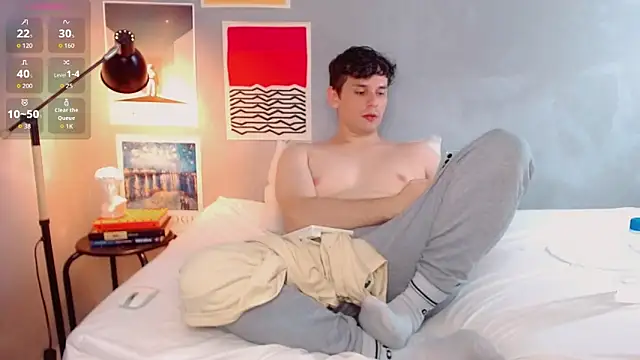 Snapshot of Elio555 chatting on 10.30.25 Elio555 online show from 10.30.25