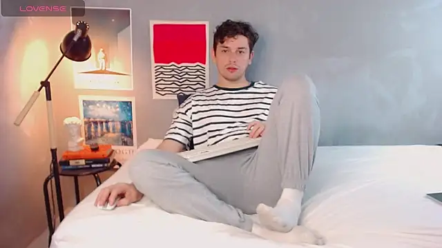 Snapshot of Elio555 chatting on 11.05.25 Elio555 online show from 11.05.25