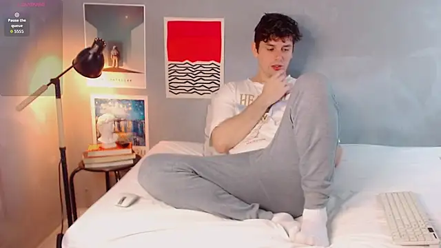 Snapshot of Elio555 chatting on 11.16.25 Elio555 online show from 11.16.25