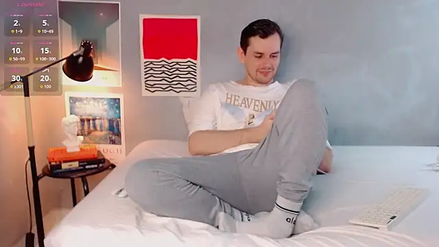 Snapshot of Elio555 chatting on 11.25.25 Elio555 online show from 11.25.25