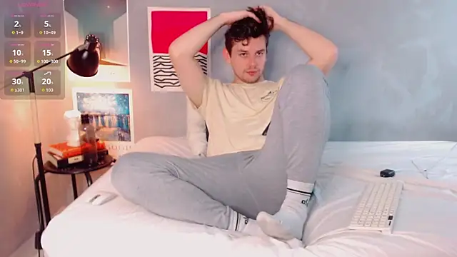 Snapshot of Elio555 chatting on 12.14.25 Elio555 online show from 12.14.25