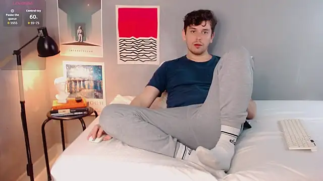 Snapshot of Elio555 chatting on 12.16.25 Elio555 online show from 12.16.25