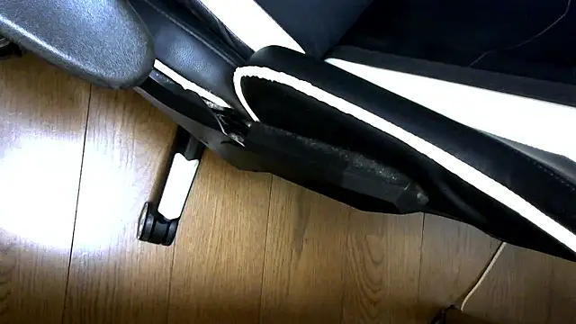 Snapshot of AKI09aki chatting on 11.16.25 AKI09aki online show from 11.16.25