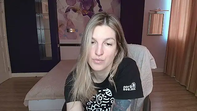 EmilyWalkeri online show from 05.14.26