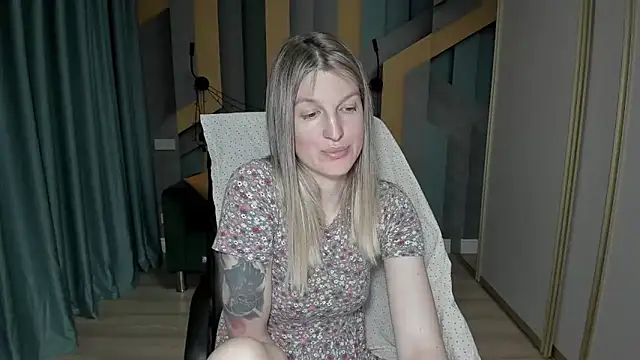 EmilyWalkeri online show from 05.15.26