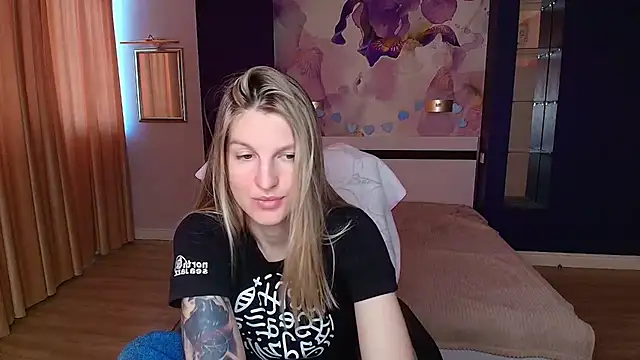 EmilyWalkeri online show from 05.25.26