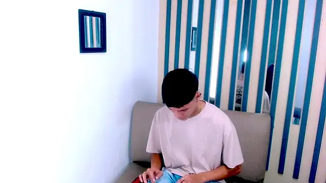 Levis Montes online show from 12.23.24