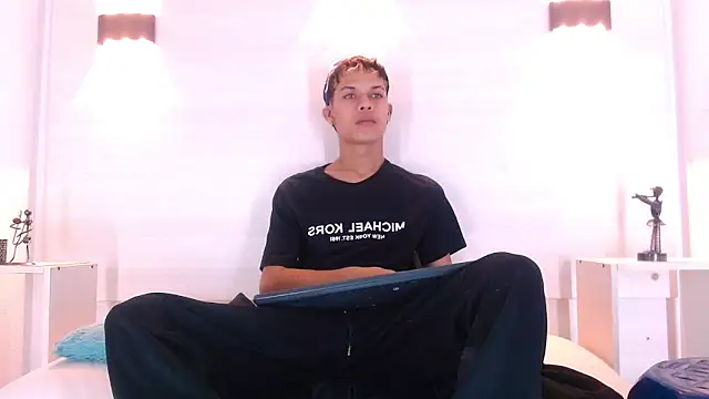 Levis Montes online show from 01.27.25