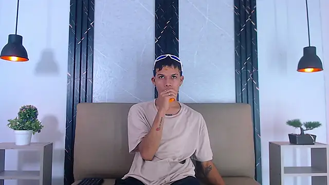 Levis Montes online show from 02.12.25