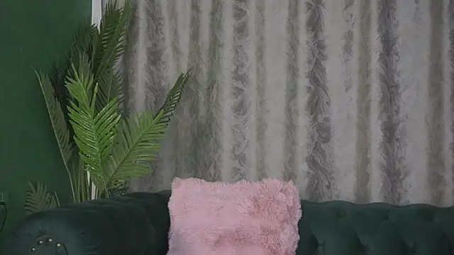 FoxieJullia online show from 03.09.25