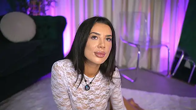 FoxieJullia online show from 10.30.25