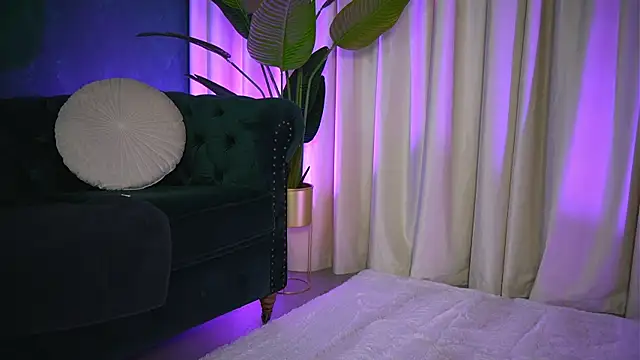 FoxieJullia online show from 11.08.25