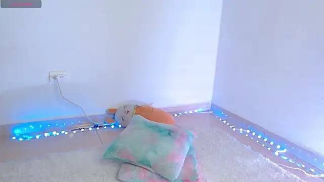 Emelyross  online show from 12.18.25