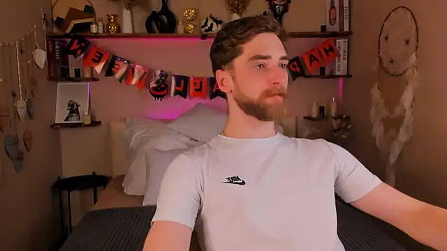 Snapshot of DexterDexx chatting on 10.31.25 DexterDexx online show from 10.31.25