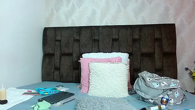 JuanitaDelMar online show from 10.18.25