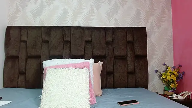 JuanitaDelMar online show from 10.19.25