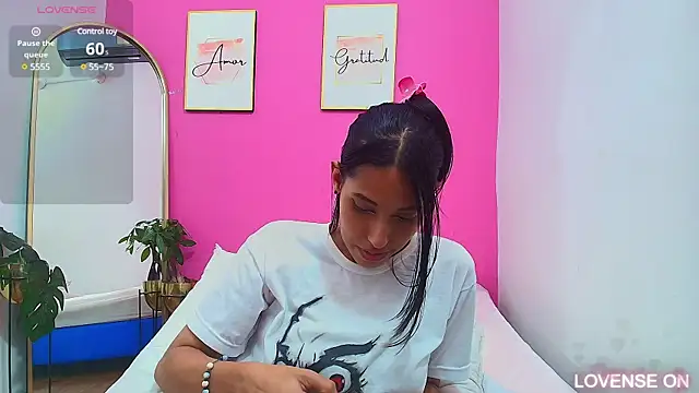 yourcuteneighbourr online show from 03.11.25