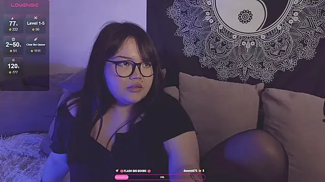 Snapshot of LeyaKan chatting on 12.03.24 LeyaKan online show from 12.03.24