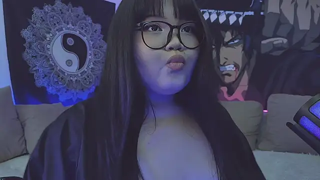 Snapshot of LeyaKan chatting on 01.19.25 LeyaKan online show from 01.19.25