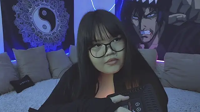 Snapshot of LeyaKan chatting on 01.27.25 LeyaKan online show from 01.27.25