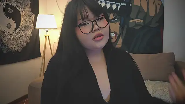 Snapshot of LeyaKan chatting on 02.02.25 LeyaKan online show from 02.02.25