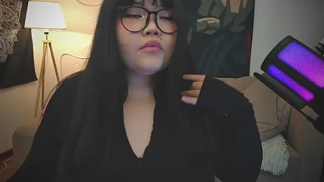 Snapshot of LeyaKan chatting on 02.02.25 LeyaKan online show from 02.02.25