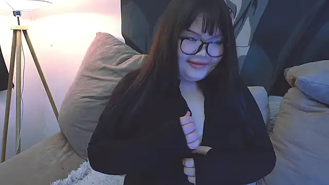 Snapshot of LeyaKan chatting on 02.13.25 LeyaKan online show from 02.13.25