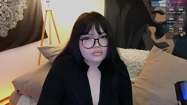 Snapshot of LeyaKan chatting on 02.25.25 LeyaKan online show from 02.25.25