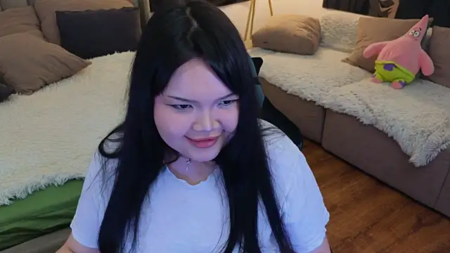 Snapshot of LeyaKan chatting on 03.05.25 LeyaKan online show from 03.05.25