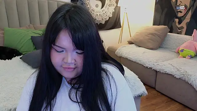 Snapshot of LeyaKan chatting on 03.06.25 LeyaKan online show from 03.06.25