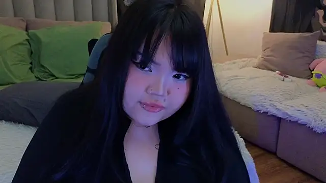 Snapshot of LeyaKan chatting on 03.12.25 LeyaKan online show from 03.12.25