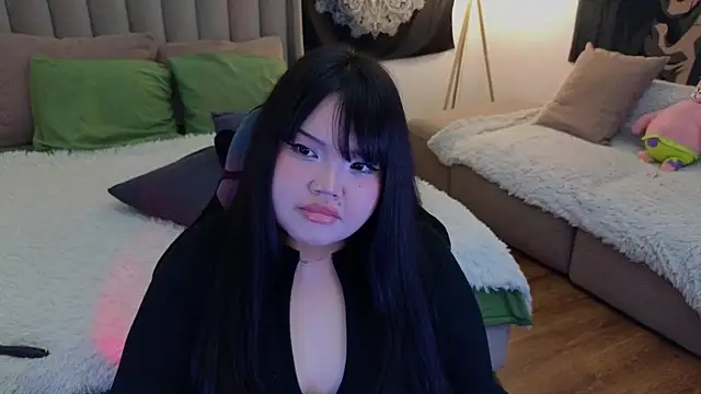Snapshot of LeyaKan chatting on 03.14.25 LeyaKan online show from 03.14.25