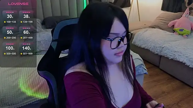 Snapshot of LeyaKan chatting on 03.19.25 LeyaKan online show from 03.19.25