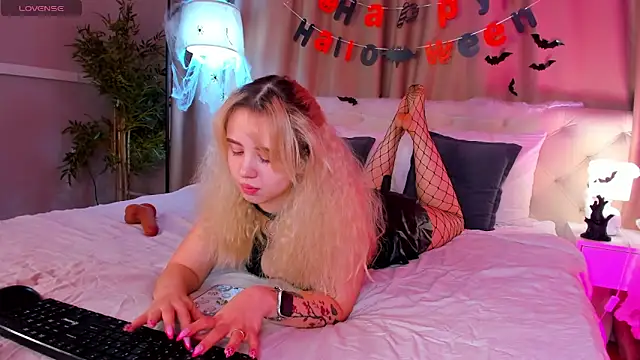 Valerie Woods online show from 11.02.25