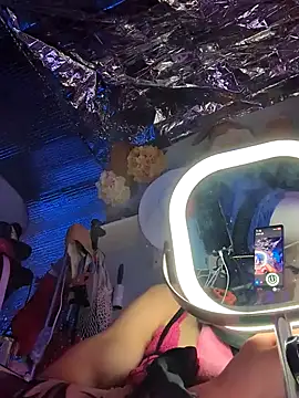 gurlnips online show from 01.24.25