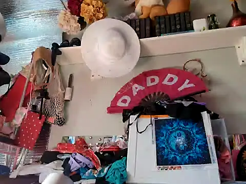 gurlnips online show from 01.24.25