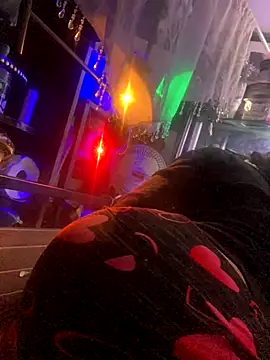 gurlnips online show from 11.30.25