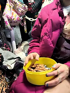 gurlnips online show from 02.20.26