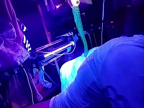 gurlnips online show from 03.11.26