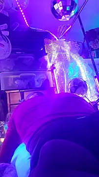 gurlnips online show from 03.18.26