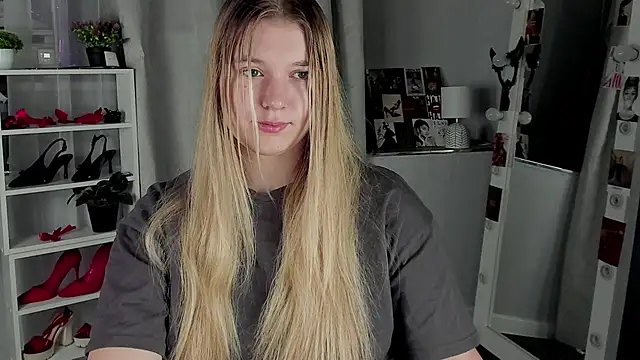 Rebecca Kelly online show from 11.04.25