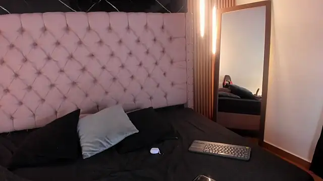 ShanellBlack online show from 10.04.25