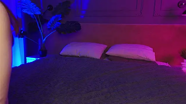 Liv Fay online show from 10.04.25