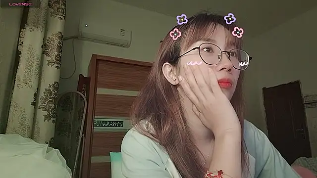 Snapshot of Lili_666 chatting on 05.19.26 Lili 666 online show from 05.19.26