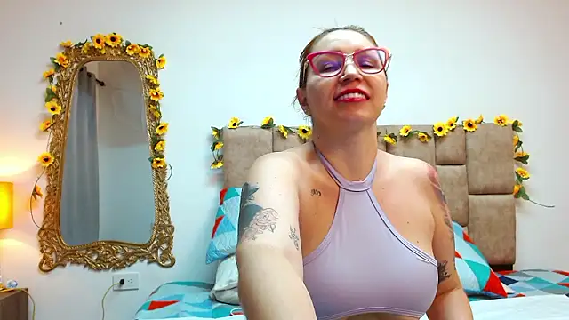 Snapshot of IsisDuzan chatting on 12.05.24 IsisDuzan online show from 12.05.24