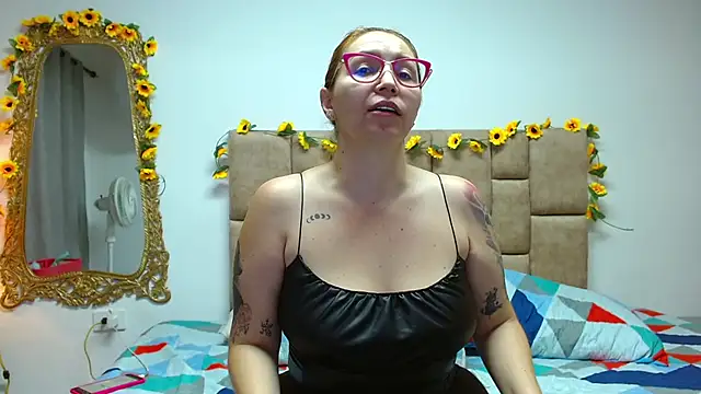 Snapshot of IsisDuzan chatting on 12.10.24 IsisDuzan online show from 12.10.24